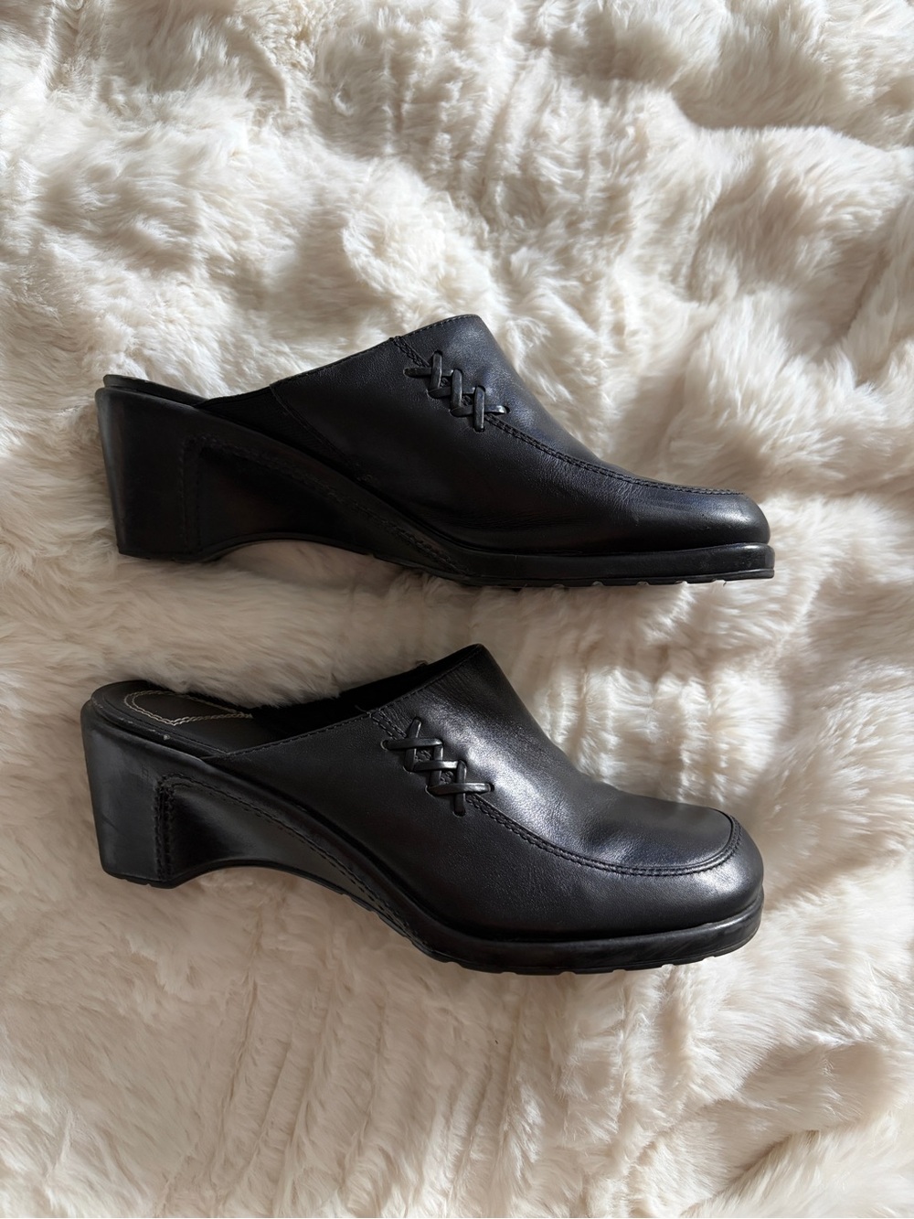 Liz Claiborne Black Leather Slip-On Clog Mules